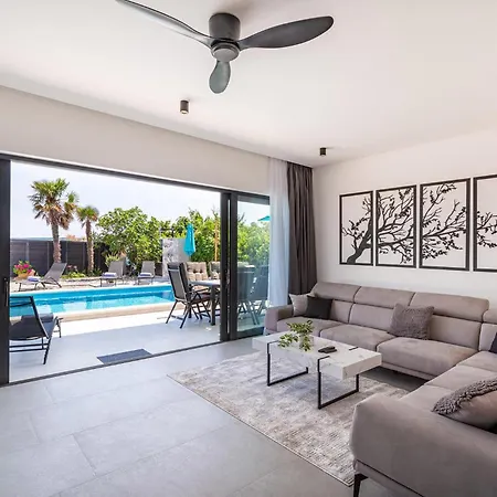 Bellini Holiday home Kastela